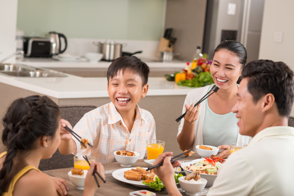 Cười nhiều hơn sẽ làm bạn hạnh phúc hơn